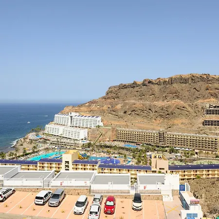 Charming With Terrace, Swimming Pool And Sea Views