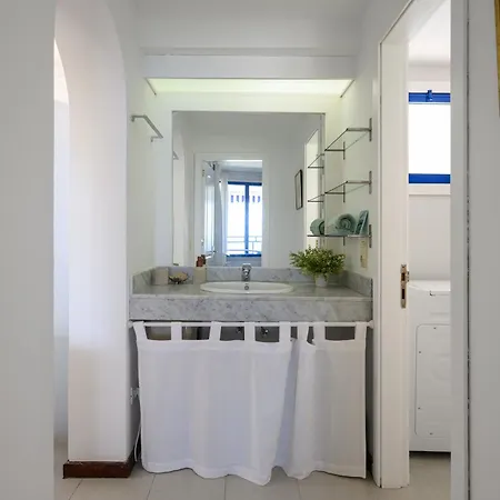 아파트 Charming With Terrace, Swimming Pool And Sea Views