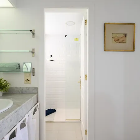 Charming With Terrace, Swimming Pool And Sea Views 아파트 *